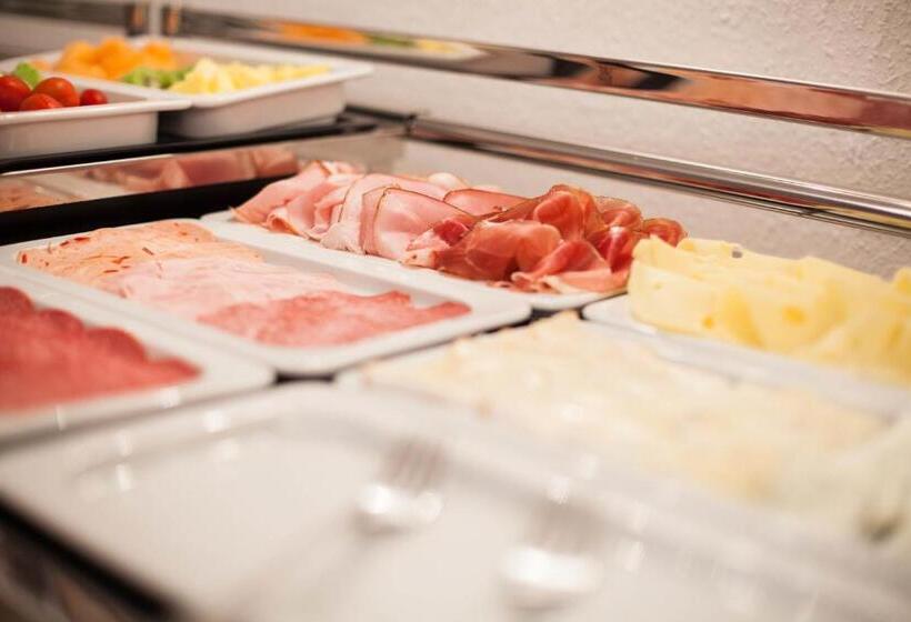 Отель Vier Jahreszeiten