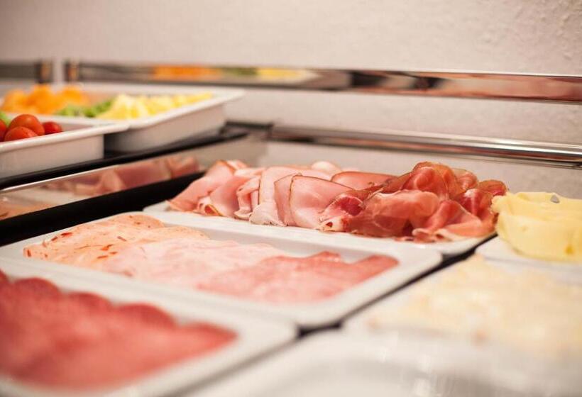 Отель Vier Jahreszeiten