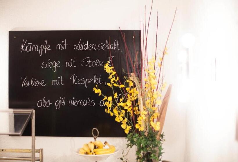 Отель Vier Jahreszeiten