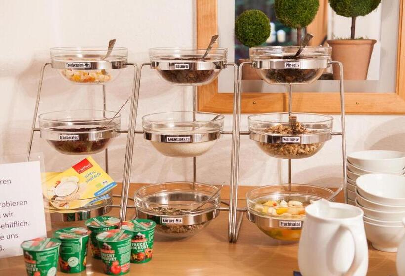 Отель Vier Jahreszeiten