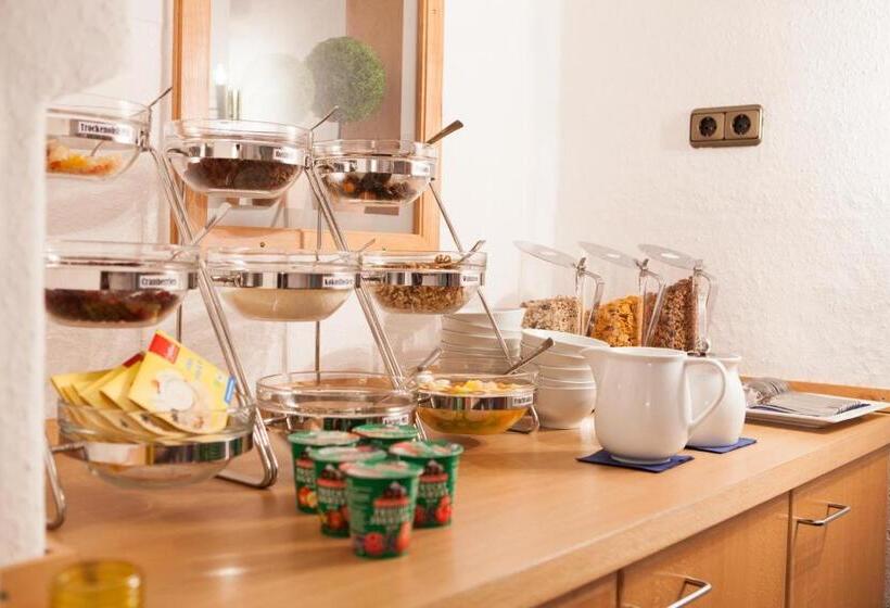 Отель Vier Jahreszeiten