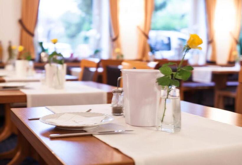 Отель Vier Jahreszeiten