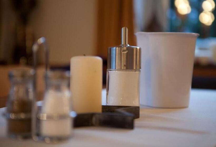 Отель Vier Jahreszeiten