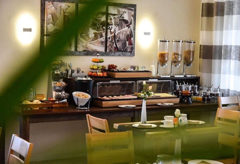 Martins Klause Airport Messe Hotel   Self Check In