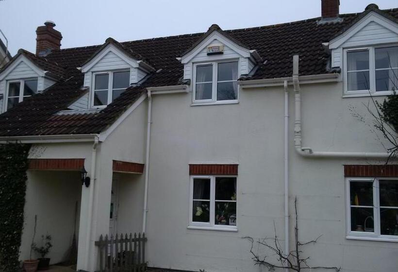 تختخواب و صبحانه Hethersett Lodge