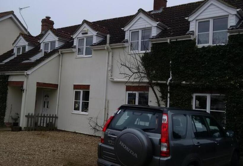 تختخواب و صبحانه Hethersett Lodge