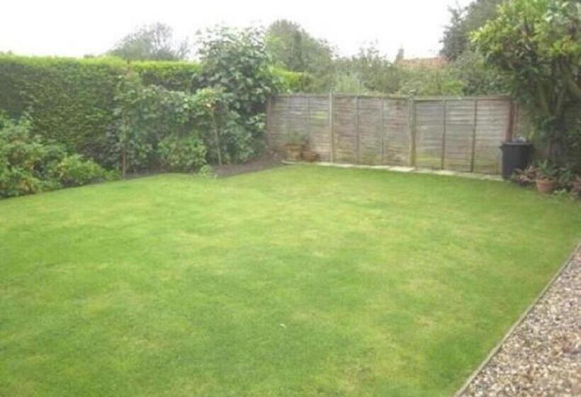 تختخواب و صبحانه Hethersett Lodge