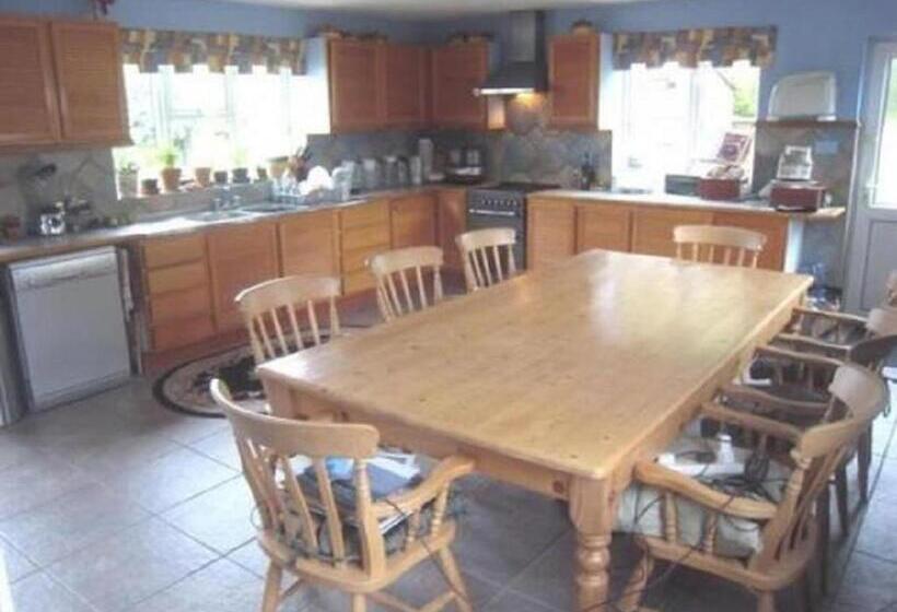 تختخواب و صبحانه Hethersett Lodge