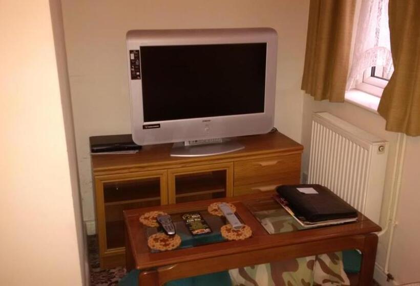 تختخواب و صبحانه Hethersett Lodge