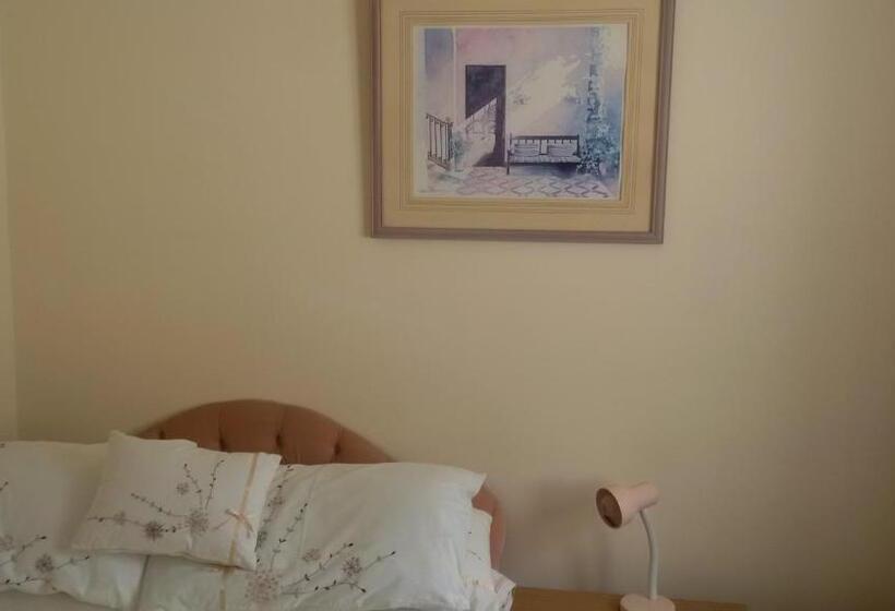 تختخواب و صبحانه Hethersett Lodge