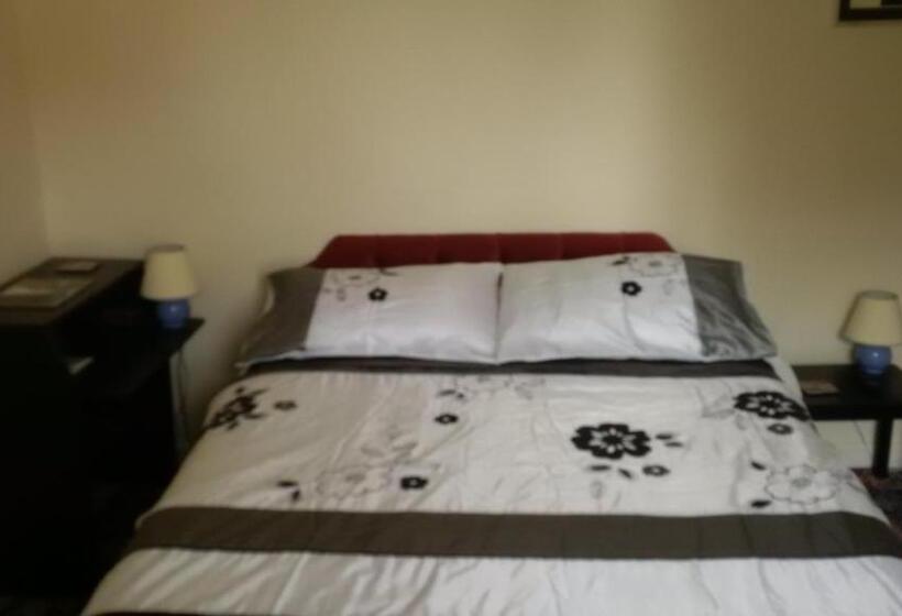 تختخواب و صبحانه Hethersett Lodge