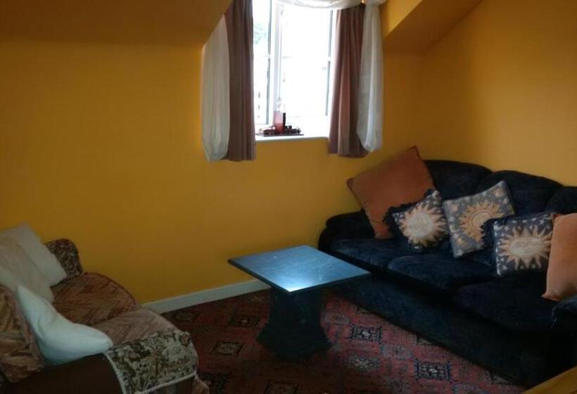 تختخواب و صبحانه Hethersett Lodge