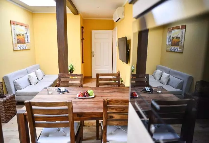 هتل Apartment Central Am Zoo