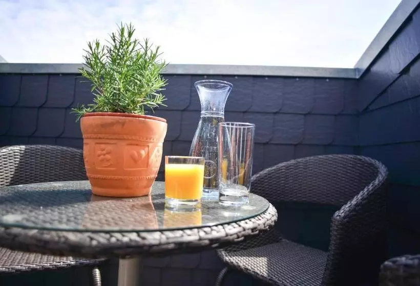 هتل Apartment Central Am Zoo