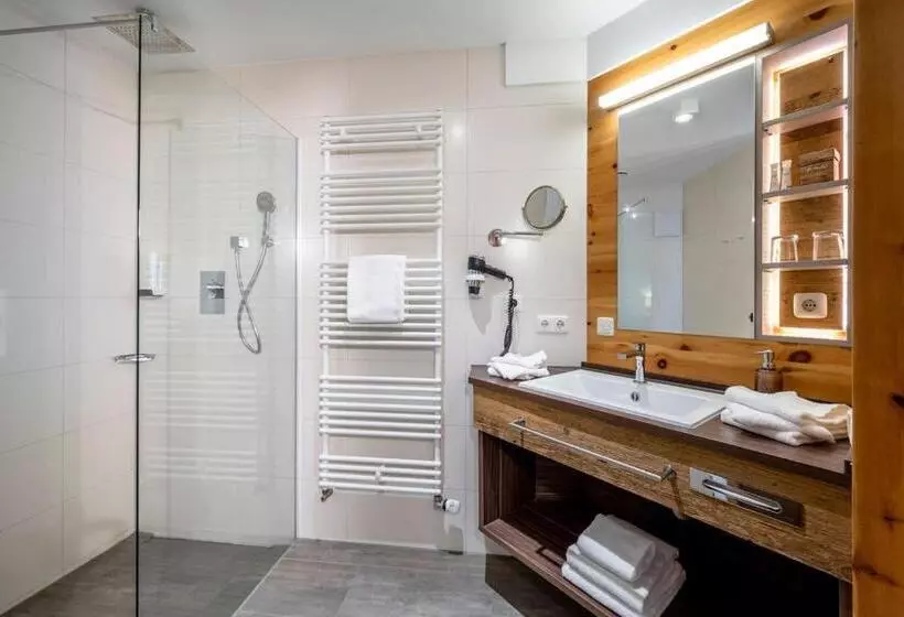 Hüttenhof Wellnesshotel & Luxus Bergchalets Adults Only