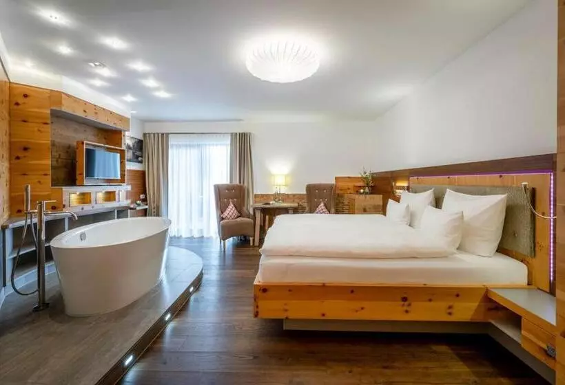 Hüttenhof Wellnesshotel & Luxus Bergchalets Adults Only