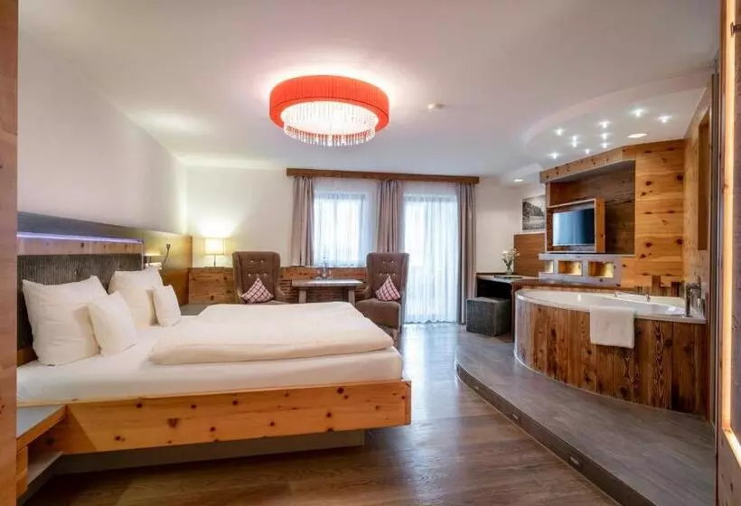 Hüttenhof Wellnesshotel & Luxus Bergchalets Adults Only