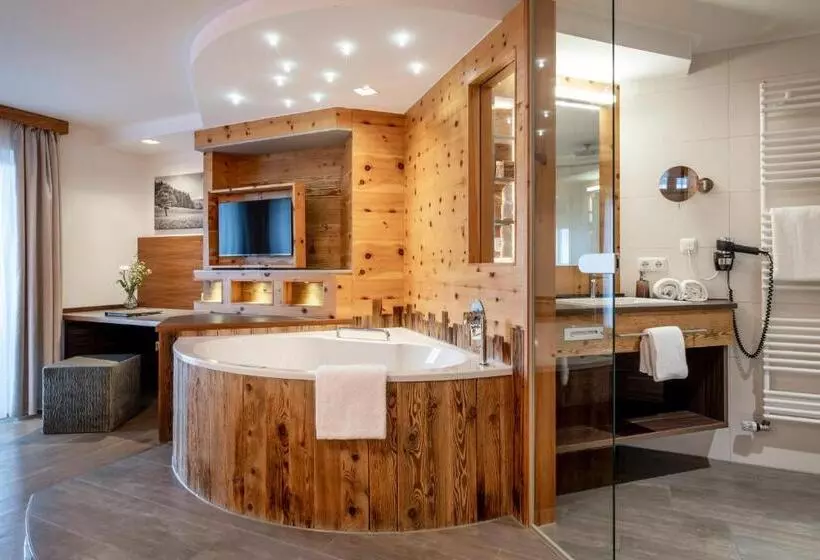 Hüttenhof Wellnesshotel & Luxus Bergchalets Adults Only