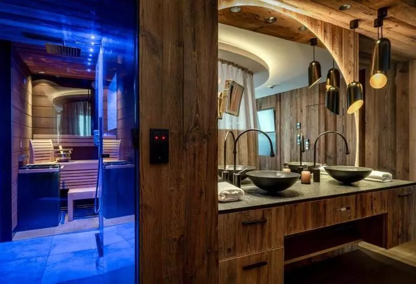Hüttenhof Wellnesshotel & Luxus Bergchalets Adults Only