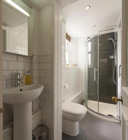 مبيت وإفطار Cliftons Guest House