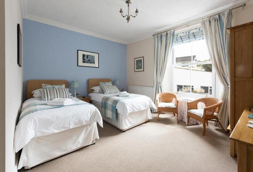 مبيت وإفطار Cliftons Guest House