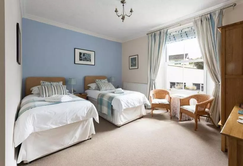Bed and Breakfast Cliftons Guest House