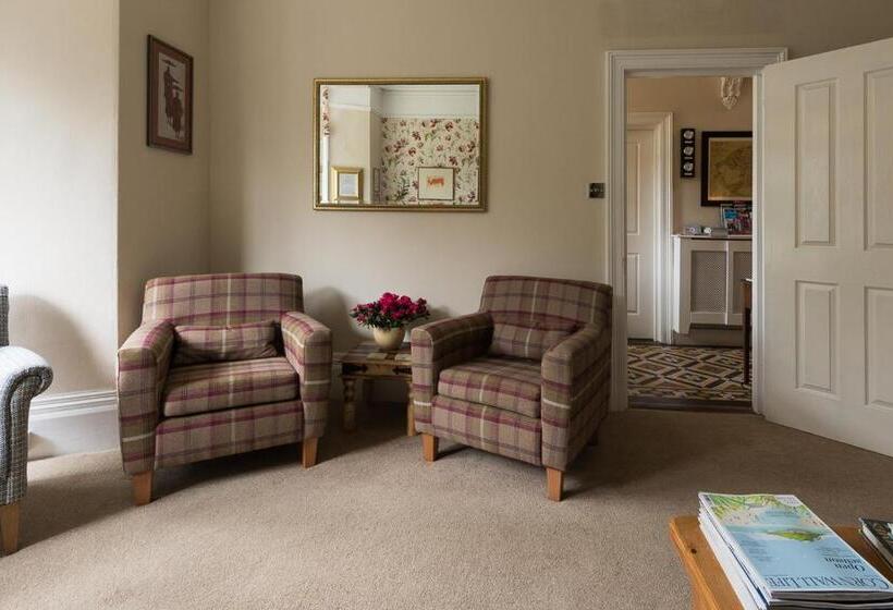 مبيت وإفطار Cliftons Guest House