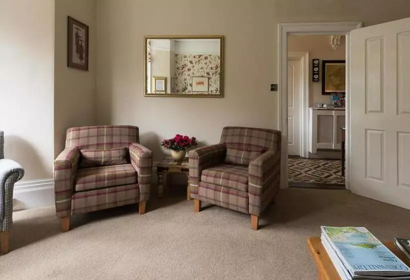 Bed and Breakfast Cliftons Guest House