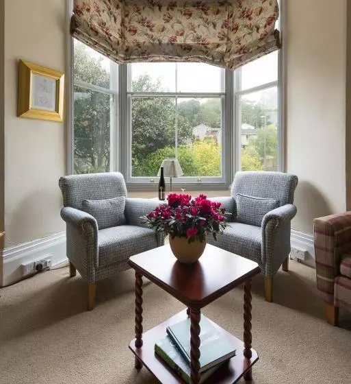 Bed and Breakfast Cliftons Guest House