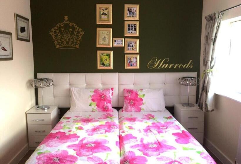 تختخواب و صبحانه Rowan Park Lodge