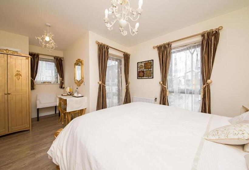 تختخواب و صبحانه Rowan Park Lodge