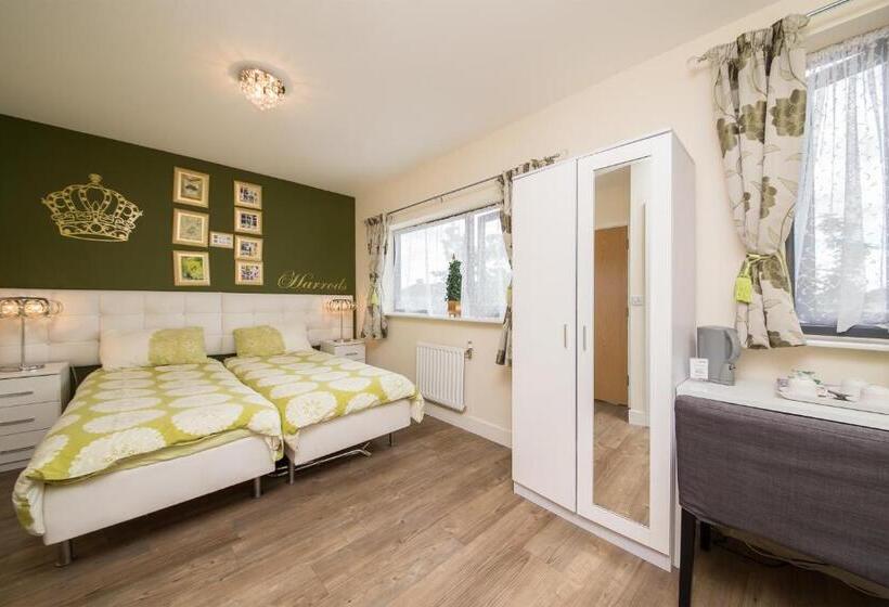 تختخواب و صبحانه Rowan Park Lodge