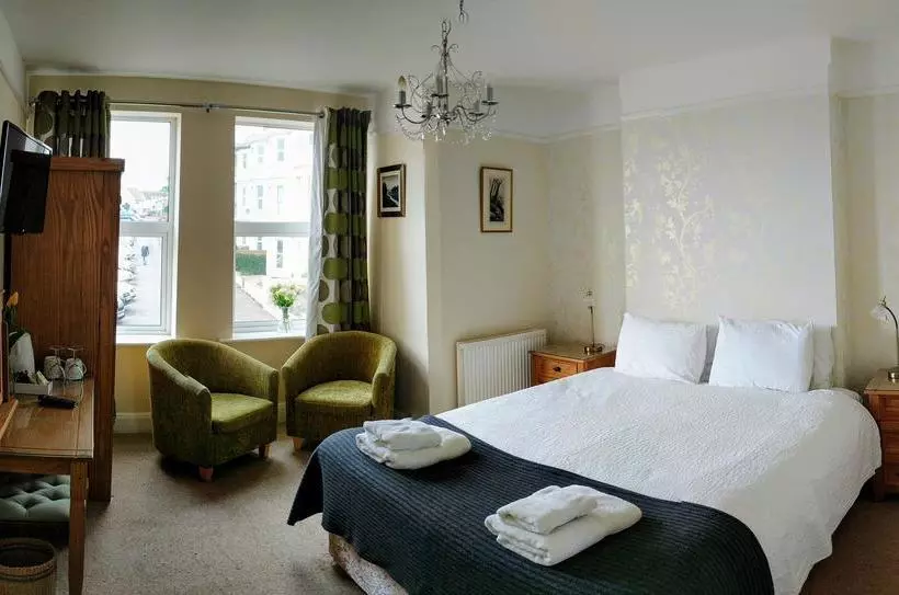 Holmleigh House Bed And Breakfast