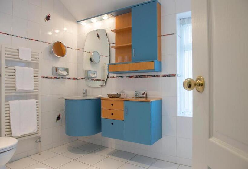 בית מלון כפרי Regency