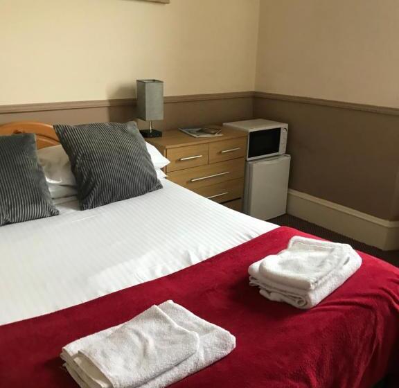 בית מלון כפרי The Banks Of Ury