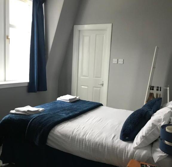 בית מלון כפרי The Banks Of Ury