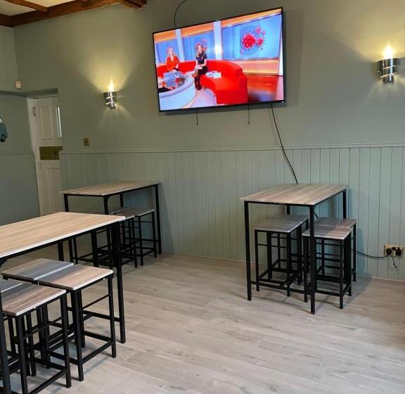 בית מלון כפרי The Banks Of Ury