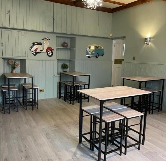 בית מלון כפרי The Banks Of Ury