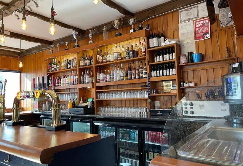 בית מלון כפרי The Banks Of Ury