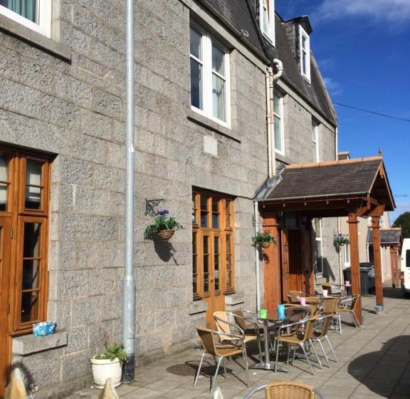 בית מלון כפרי The Banks Of Ury