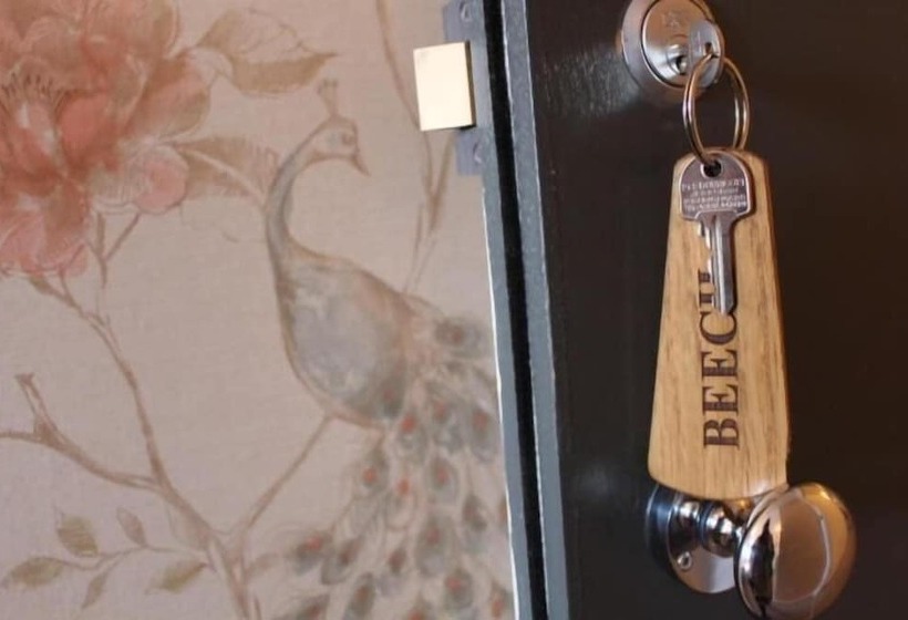 בית מלון כפרי The Capon Tree Town House