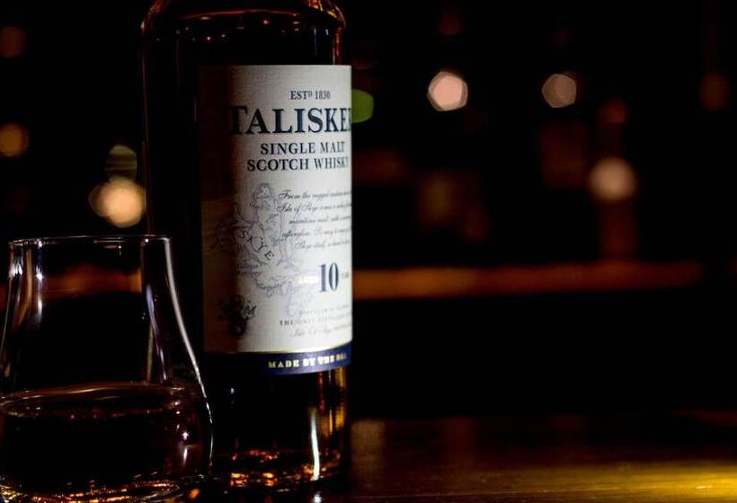 בית מלון כפרי The Capon Tree Town House