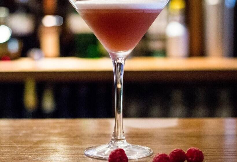 בית מלון כפרי The Capon Tree Town House