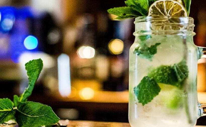 בית מלון כפרי The Capon Tree Town House