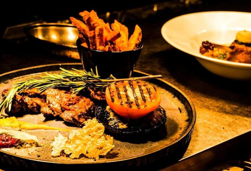 בית מלון כפרי The Capon Tree Town House