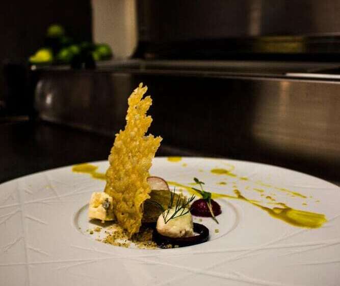 בית מלון כפרי The Capon Tree Town House