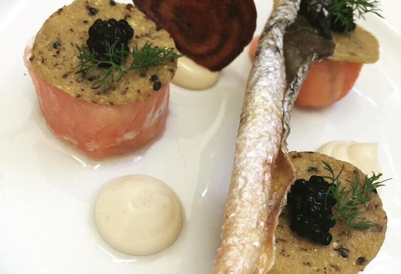 בית מלון כפרי The Capon Tree Town House