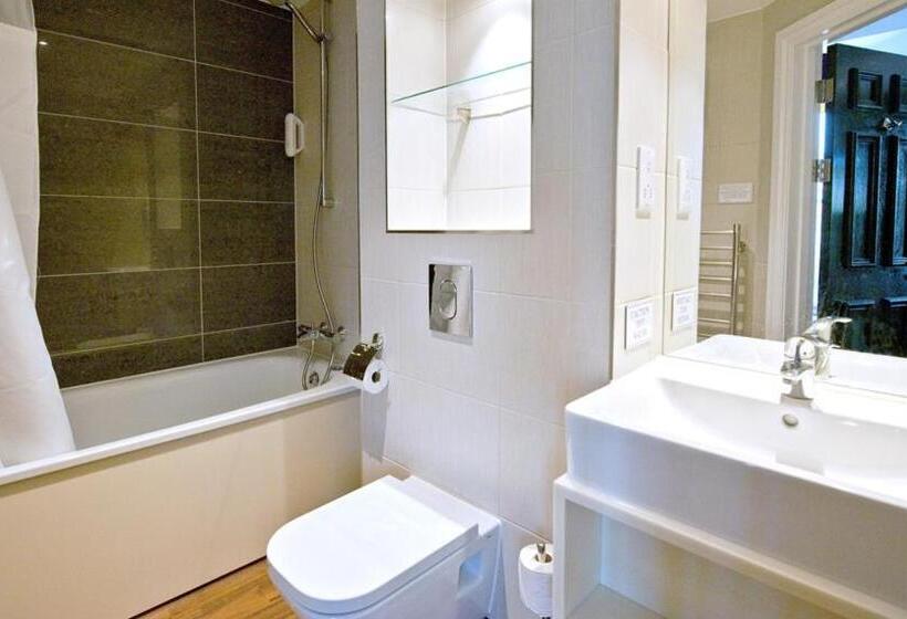 Hotel The Hatchet Inn Wetherspoon