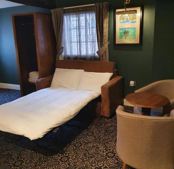 Hotel The Hatchet Inn Wetherspoon