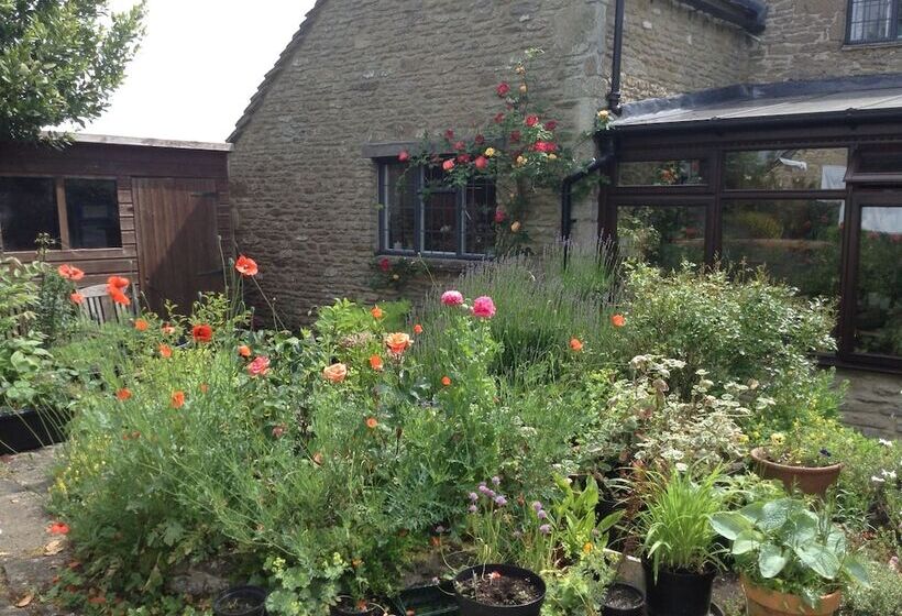 تختخواب و صبحانه 189 April Cottage